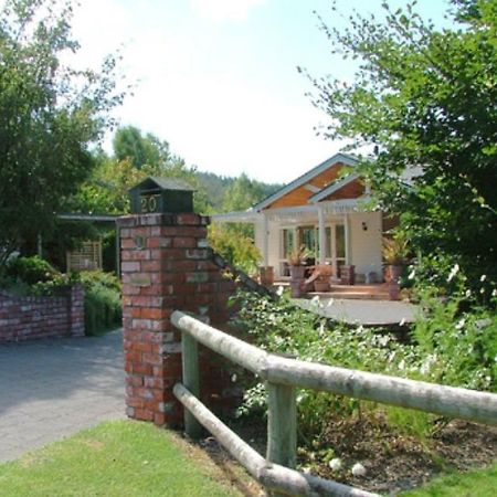 Acacia Bay Lodge Bed & Breakfast Taupo Eksteriør billede
